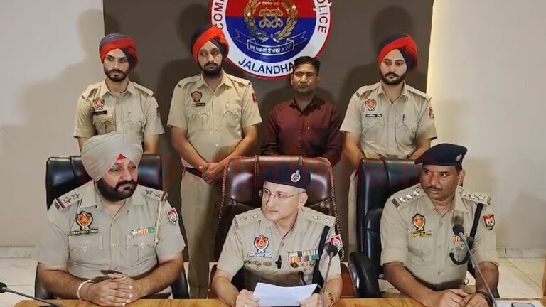 Jalandhar News: The Visa Point पर रेड का मामला, फेक वीजा लगे 5 पासपोर्ट और 26.70 लाख की मनी सहित 2 गिरफ्तार, देखें वीडियो