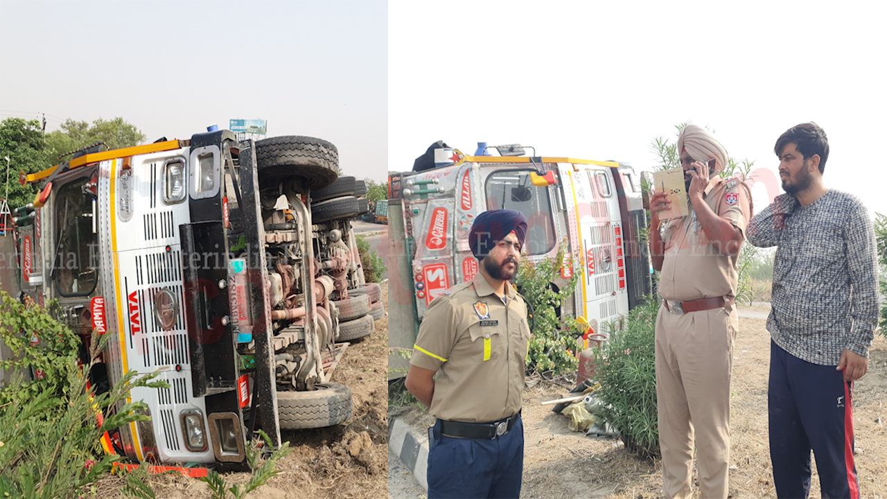 Jalandhar News: Highway पर पलटा सेबों से भरा ट्रक, 2 घायल, देखें वीडियो