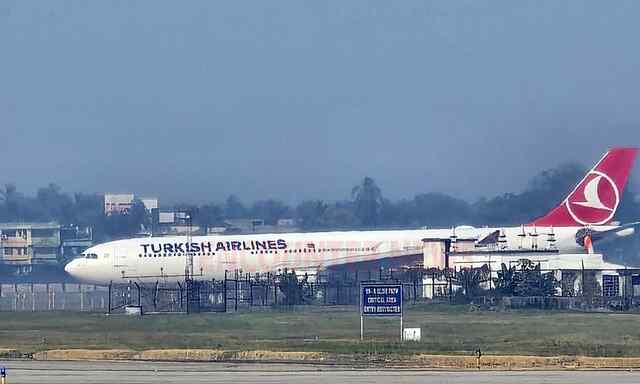 अचानक धुंआ निकलने पर Turkish Airlines फ्लाइट की हुई इमरजेंसी लैंडिंग, यात्रियों में मचा हड़कंप