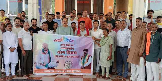 बंगाणा: थानाखास गौशाला में पूर्व विधायक भुट्टो ने समर्थकों सहित मनाया अंतरराष्ट्रीय योग दिवस