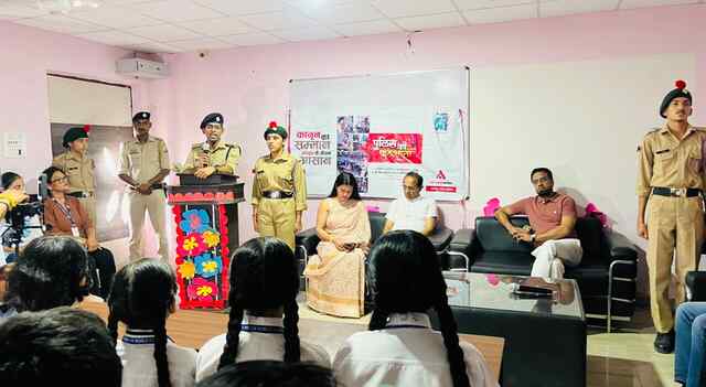 “एंटी चिट्टा अभियान” के तहत ऊना पुलिस का जागरूकता अभियान, विद्यार्थियों को दिलाई नशामुक्ति की शपथ