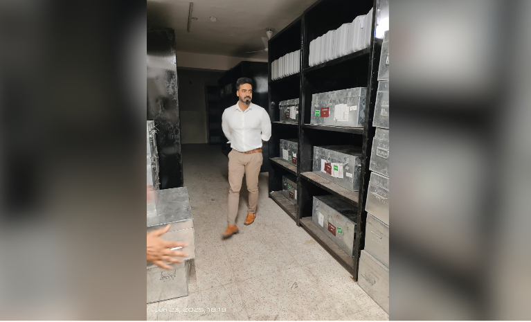 उपायुक्त ने किया ईवीएम व वीवीपैट वेयरहाउस का त्रैमासिक निरीक्षण