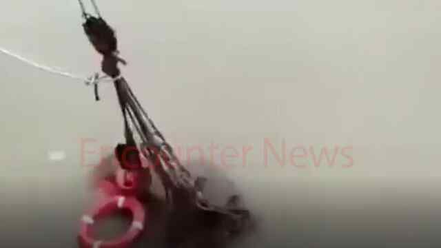 जज्बे को सलामः तूफान में फंसकर डूबी नाव, 120 घंटे समुद्र में तैरता रहा रवींद्रनाथ, देखें वीडियो