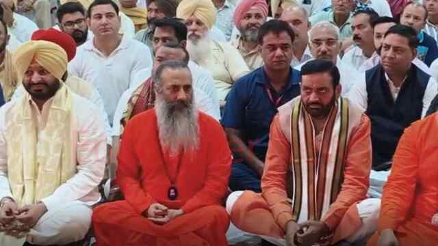 Jalandhar News: दिव्य ज्योति जागृति संस्थान पर पहुंचे हरियाणा के मुख्यमंत्री नायब सैनी, देखें वीडियो