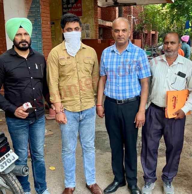 Jalandhar: NRI थाने मे तैनात हवलदार 20 हजार रिश्वत लेते गिरफ्तार