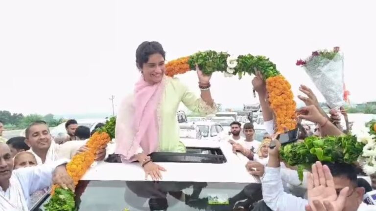 विनेश फोगाट ने रोड-शो कर शुरू किया अपना चुनावी प्रचार का आगाज