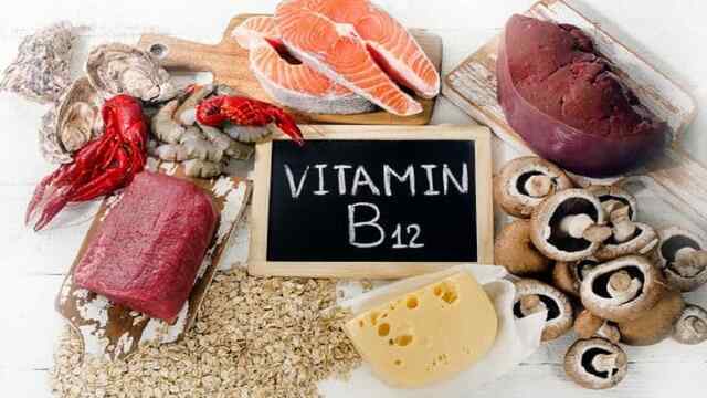शरीर में दिखते ऐसे Symptoms देते हैं Vitamin-B12 की कमी का संकेत, न करें नजरअंदाज