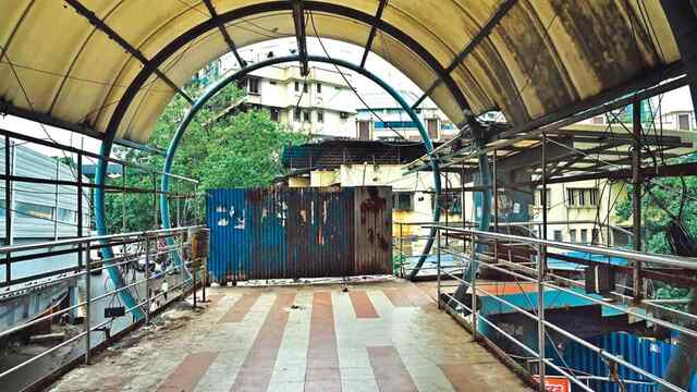 Mumbai News: Vikhroli Skywalk बना नशेड़ी और आवारागर्दों का अड्डा, लोगों ने की हटाने की मांग