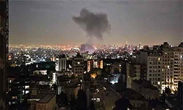Israel Iran War: तेहरान में सुनी गई कई धमाकों की आवाज 130 से ज्यादा ठिकानों पर Air Strikes का दावा