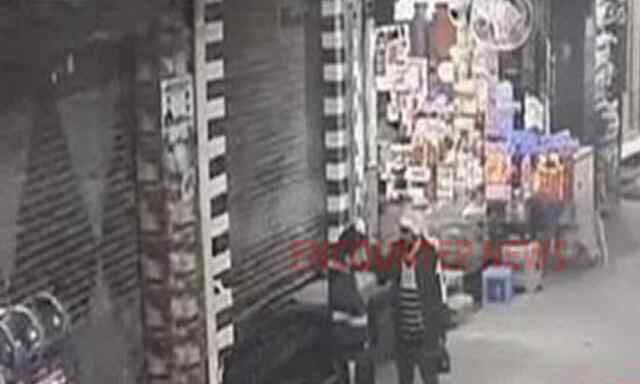 Punjab News: मेन बाजार में कपड़ों की दुकान पर गोलियां चलाकर बाइक सवार फरार