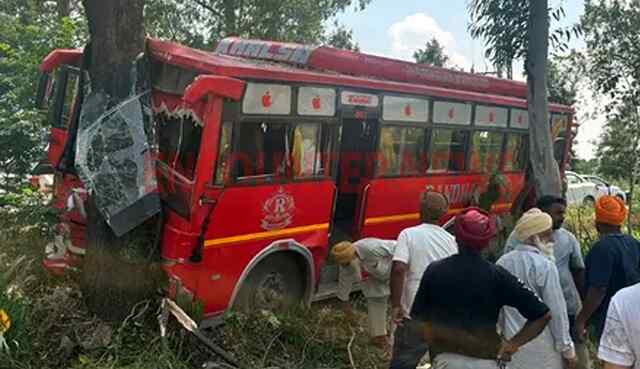 Punjab News: सवारियों से भरी बस और टिपर में हुई टक्कर, 10 यात्री घायल