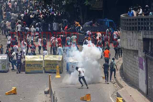 बड़ी खबरः सरकार ने Curfew लगाने का किया ऐलान, Internet सेवा बंद, सड़कों पर उतरी सेना, अब तक 105 की मौत