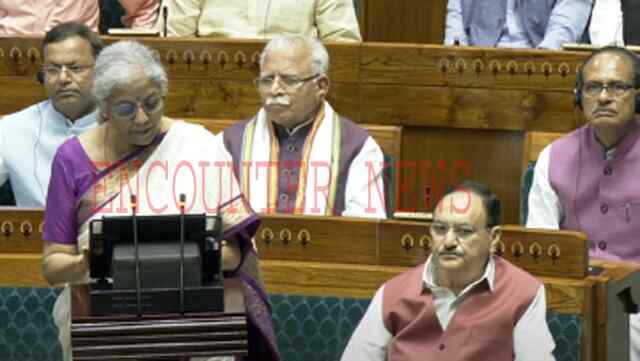 Live बजट 2024: कैंसर की 3 दवाइयों से हटी कस्टम ड्यूटी, मोबाइल सहित ये सामान होंगे सस्ते