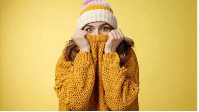 HEALTH TIPS: भीषण सर्दी में ऊनी कपड़े पहनने के बाद भी लगती है ठंड, तो अपनाएं ये आसान उपाय