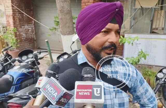 Jalandhar News: मेन चौक पर रिकवरी कर्मियों ने नाबालिगों से छीनी एक्टिवा, देखें Live
