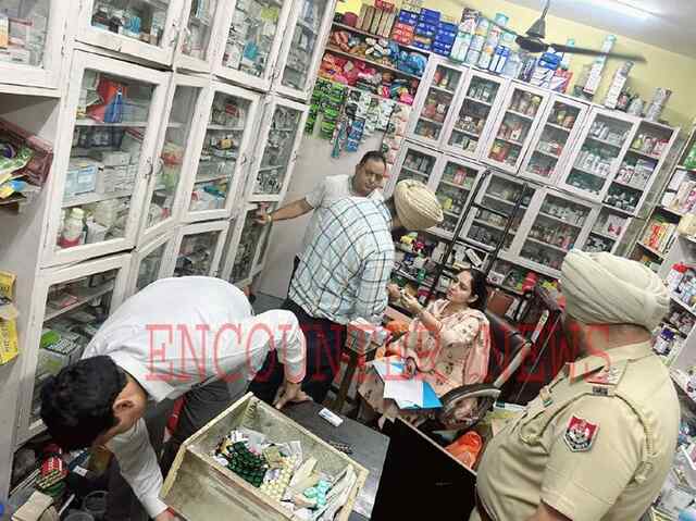 Jalandhar: Nav pharma की दुकान पर ड्रग विभाग और पुलिस ने दी दबिश