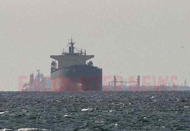 भड़का Iran: Strait of Hormuz में कंटेनर जहाज पर IRGC का हमला, चेतावनी को नजरअंदाज करने का आरोप