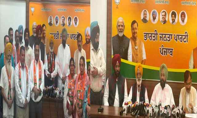 Jalandhar News: AAP नेता व पनबस डायरेक्टर साथियों सहित BJP में शामिल