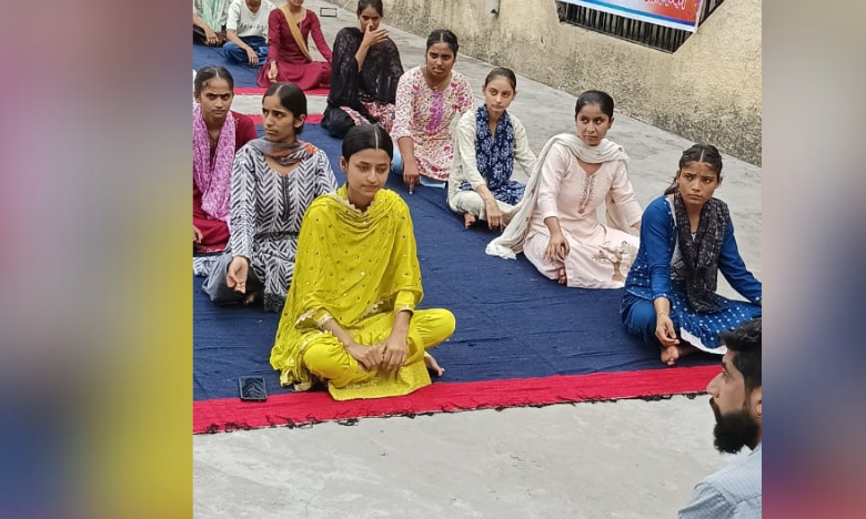 अंतरराष्ट्रीय योग दिवस पर संयुक्ता चौधरी हिमोत्कर्ष महिला प्रशिक्षण केंद्र ऊना की छात्राओं ने किया योगाभ्यास