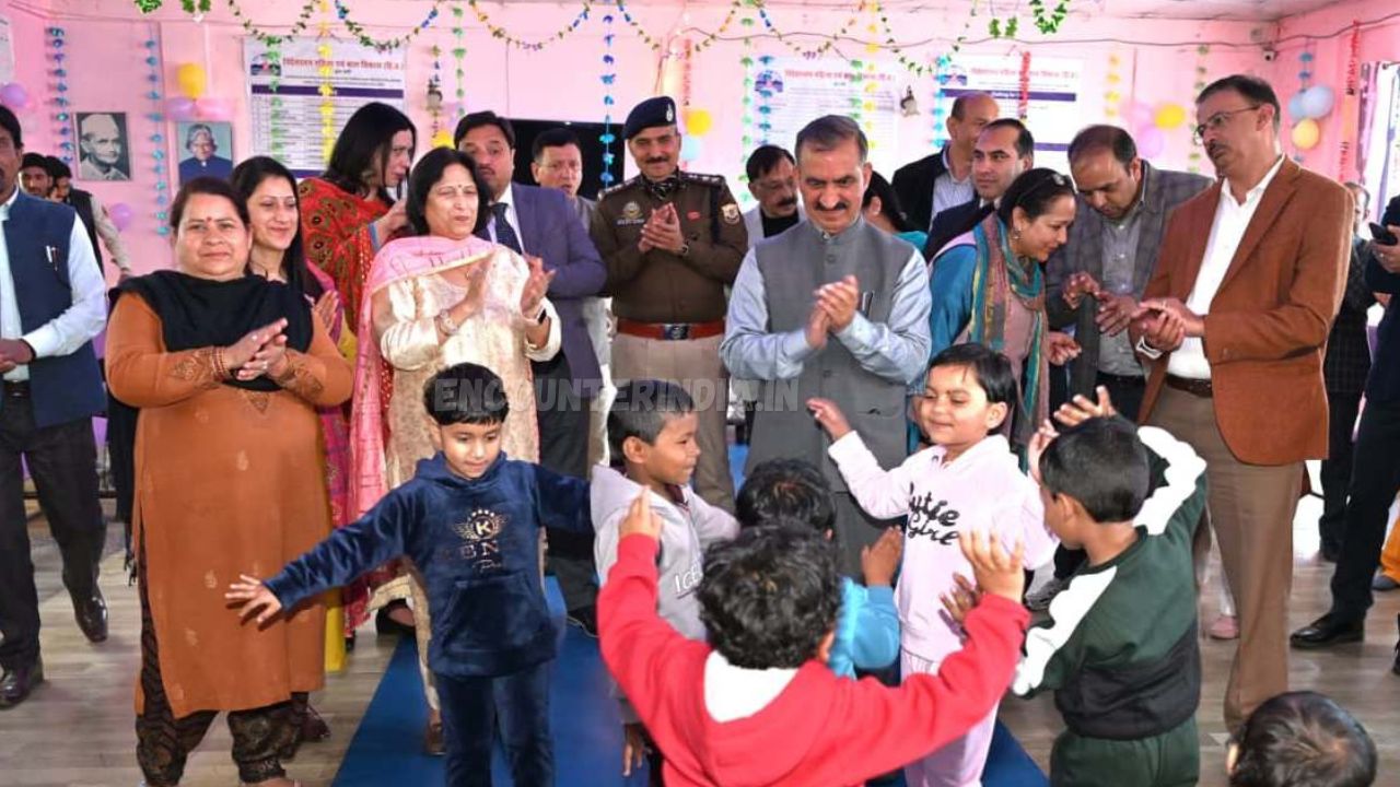 मुख्यमंत्री ने टूटीकंडी बाल आश्रम में बच्चों के साथ मनाई दिवाली