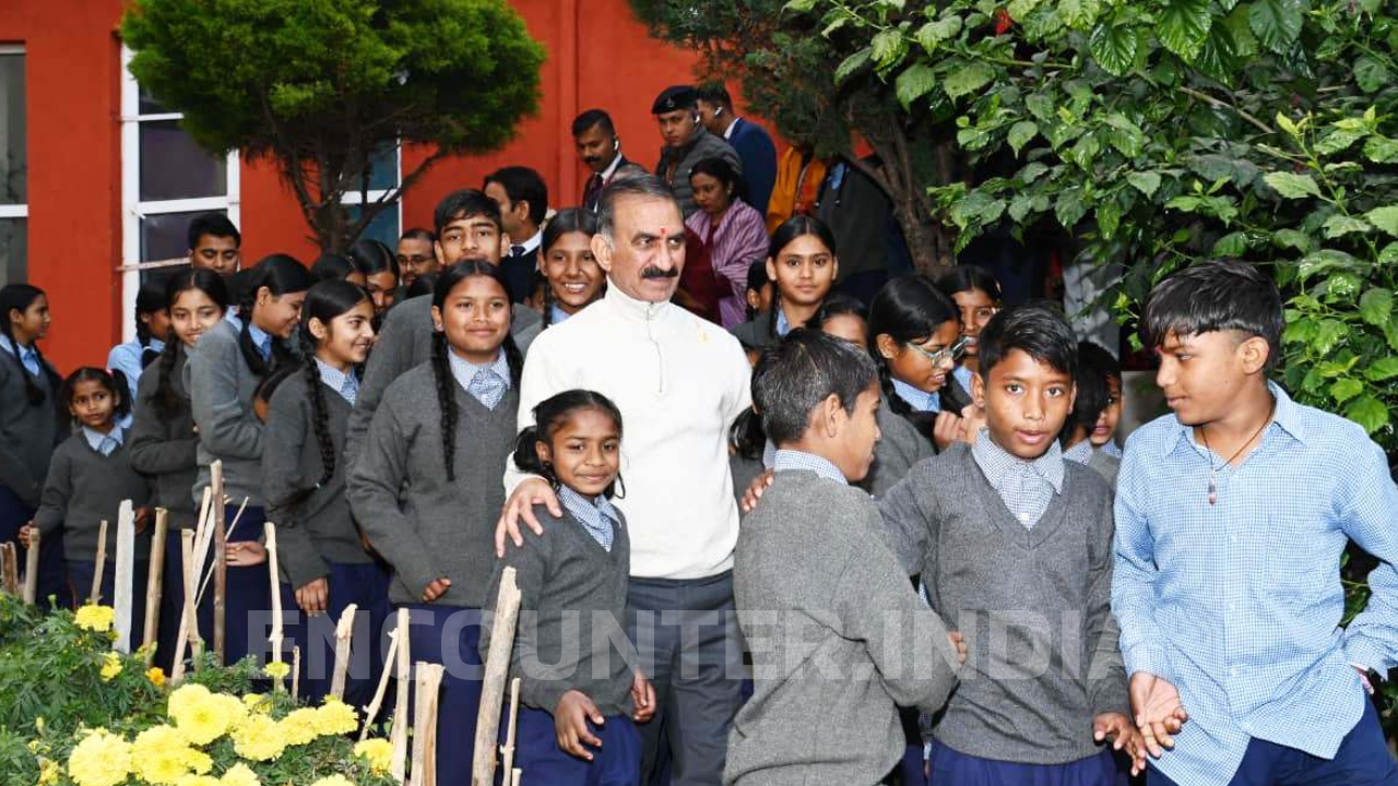 CM सुक्खू ने टोंग-लेन स्कूल में बच्चों से की मुलाकात, शिक्षकों और ट्रस्ट के कार्यों की प्रशंसा