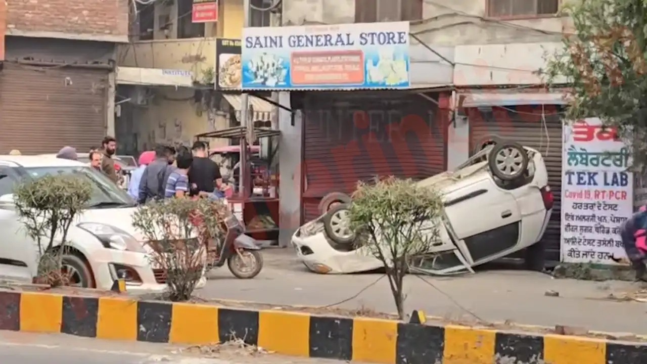 Punjab News: कई पलटियां खाने के बाद दुकान में घुसी Car, देखें वीडियो