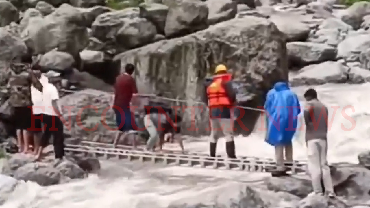 फोटोशूट के चक्कर में पालमपुर में फंसे Jalandhar के दंपति, देखें वीडियो