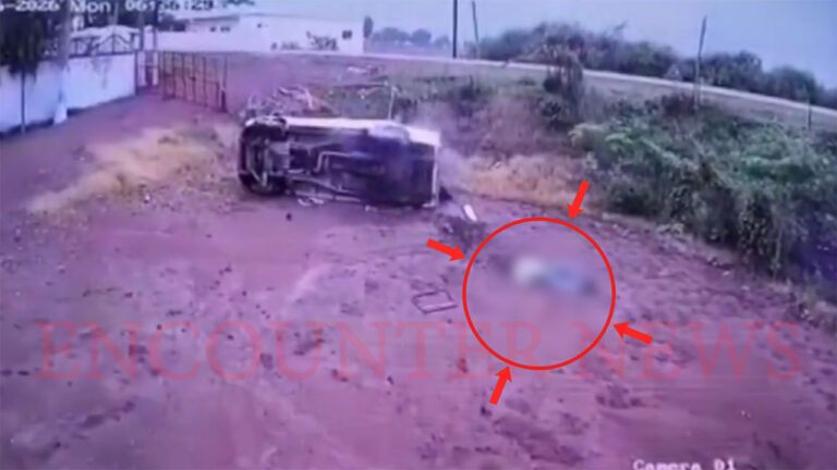दर्दनाक हादसाः बेकाबू होकर कई बार पलटी गाड़ी, युवती की मौत, देखें CCTV