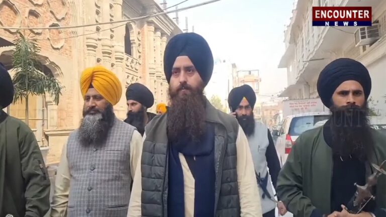 Punjab News: नारायण सिंह चौड़ा की पगड़ी उतरने पर छिड़ा विवाद, श्री अकाल तख्त साहिब पहुंचा दल खालसा का वफ्द, देखें वीडियो